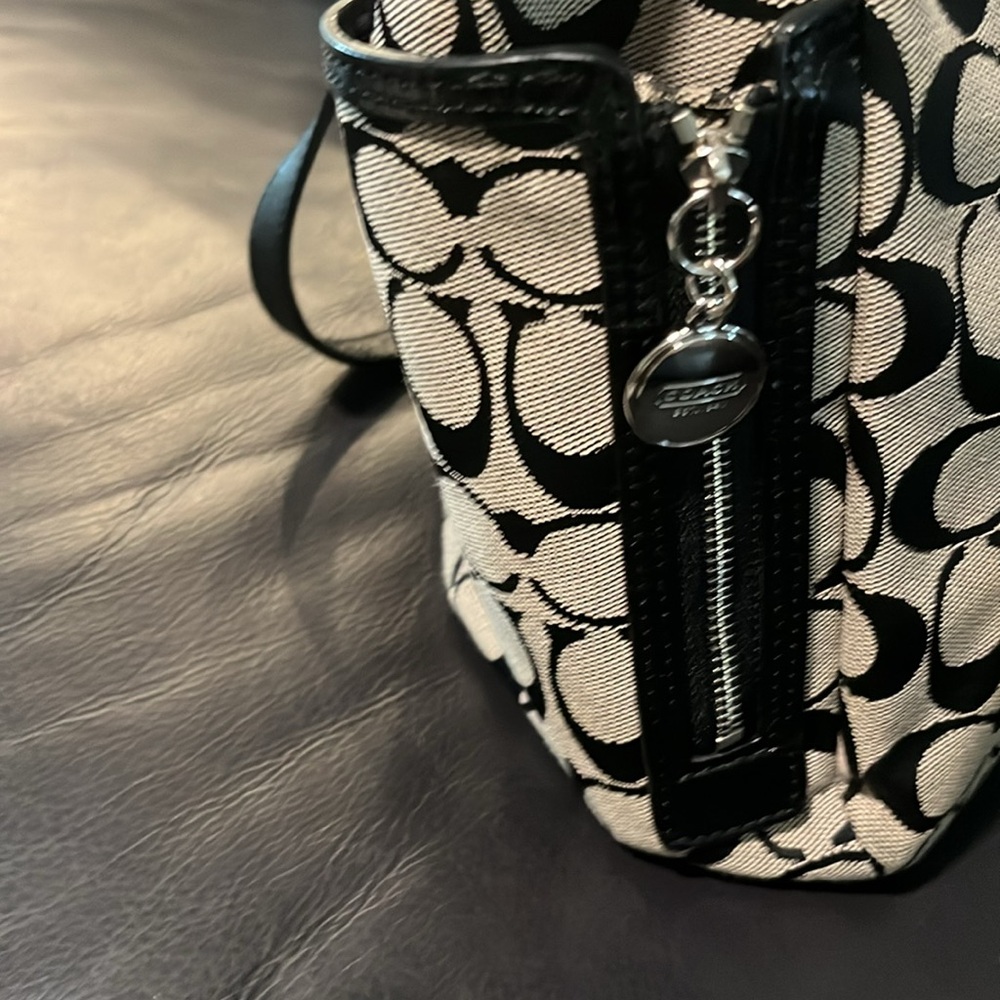 EUC Coach handbag - Picture 4 of 11